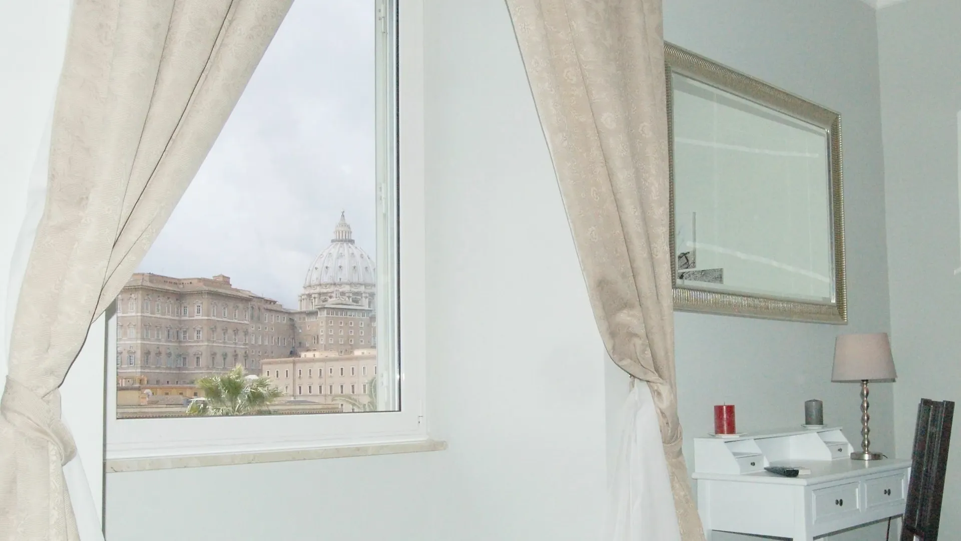 Suite 06 Rome 4*,  Italy